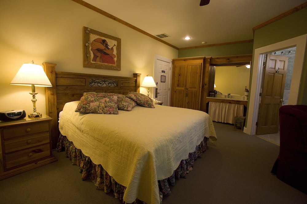 House, King Bed، Highland Lake Inn & Resort 4/9