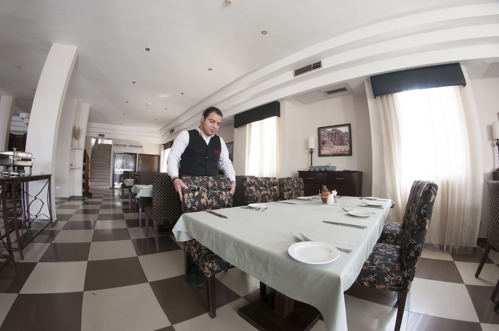La Maison Hotel 27/33