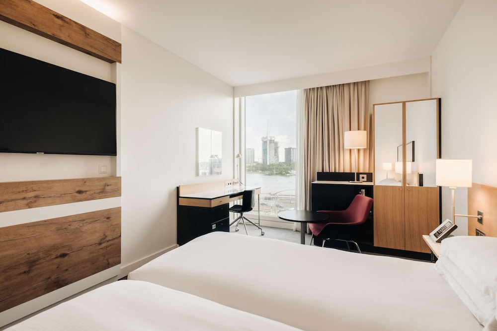 Doubletree By Hilton Amsterdam Centraal Station 15/88
