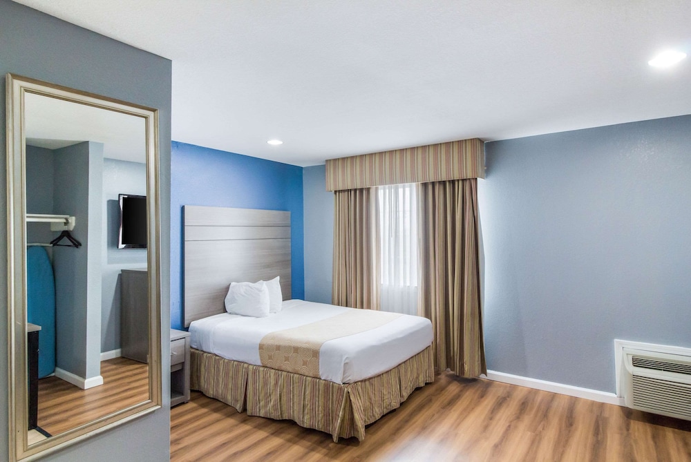 Rodeway Inn & Suites Port Arthur - Groves 10/23