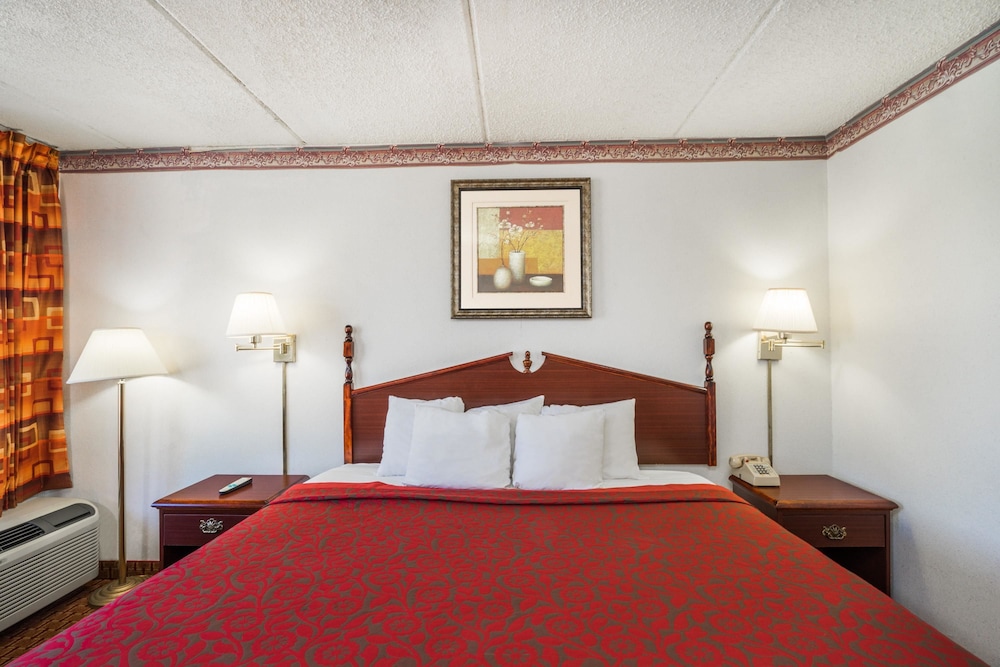 Days Inn By Wyndham Hurricane Mills 11/23