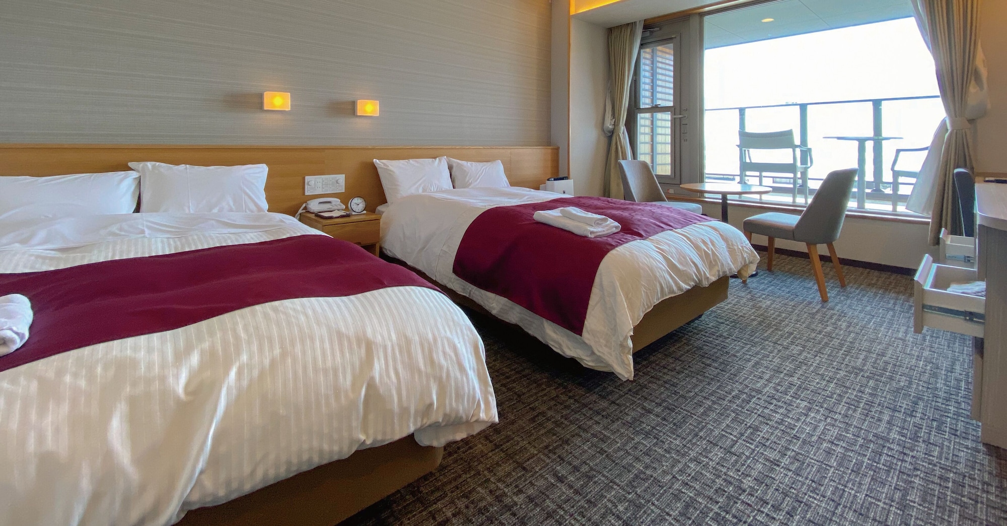 Deluxe, Twin Beds, Mountain View, Terrace