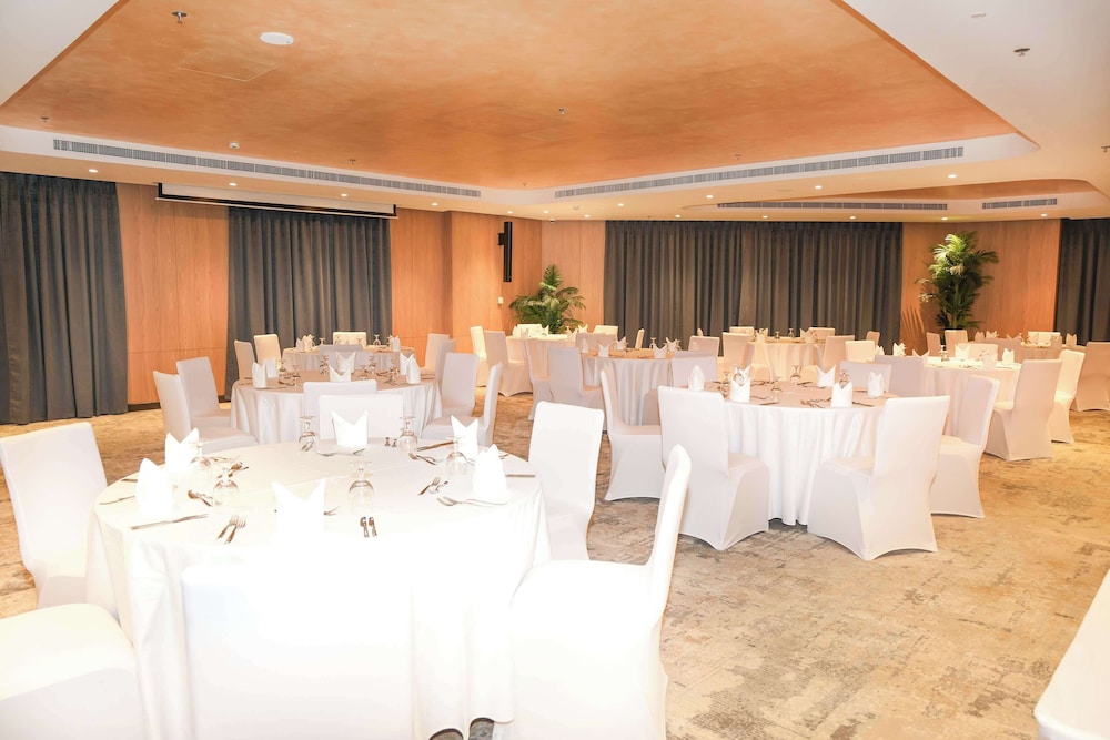 Park Inn by Radisson Muscat 38/50