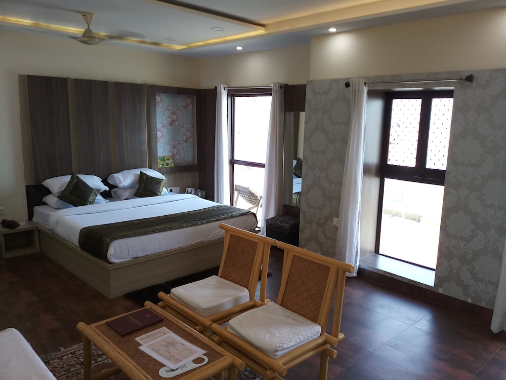 Dwivedi Hotels Sri Omkar Palace 14/37