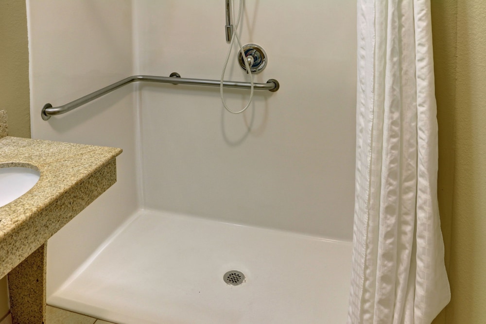 Candlewood Suites Texarkana 20/53