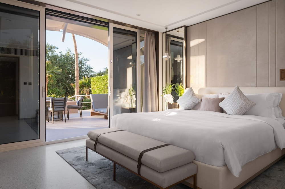 Ocean, Club, King Bed, Balcony