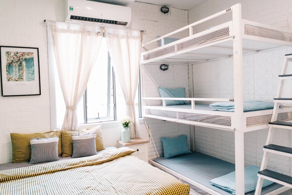Lily Apos S Hostel 31/51