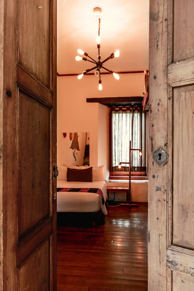 Sereno Art Hotel 4/78