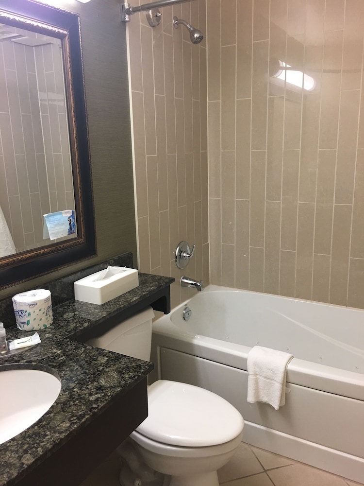 Days Inn & Suites by Wyndham Sault Ste. Marie ON 30/30