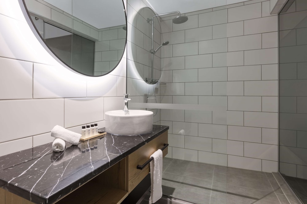 Oaks Wellington Hotel 24/73