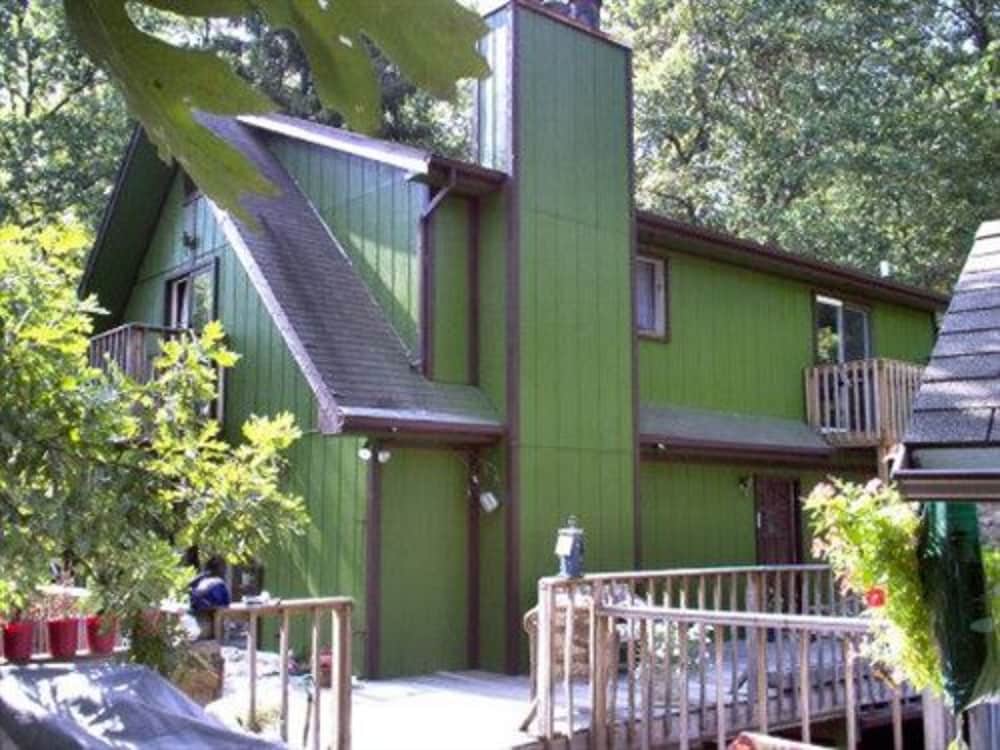 Lil Black Bear Inn 8/74