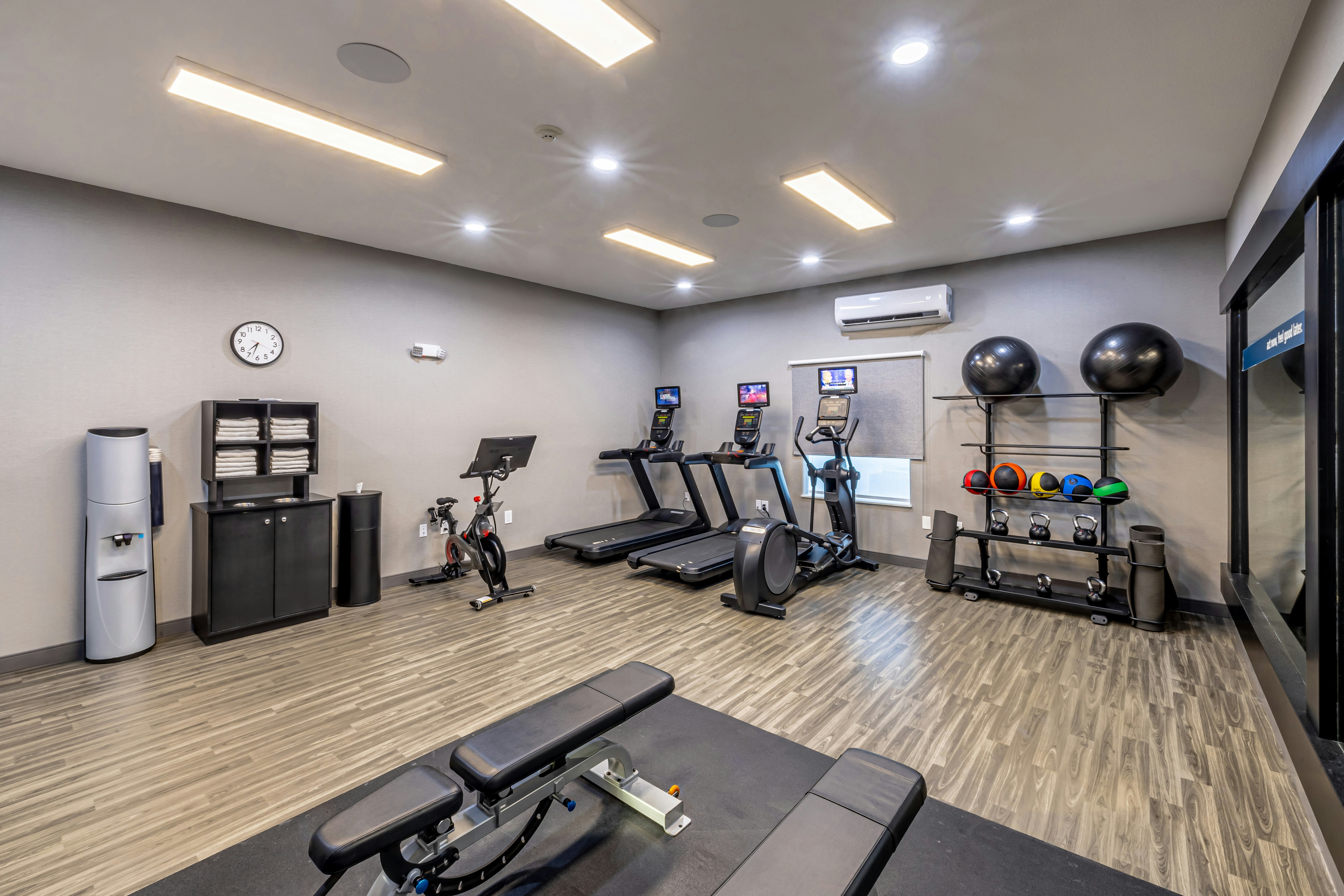 Hampton Inn and Suites Cleburne 38/78