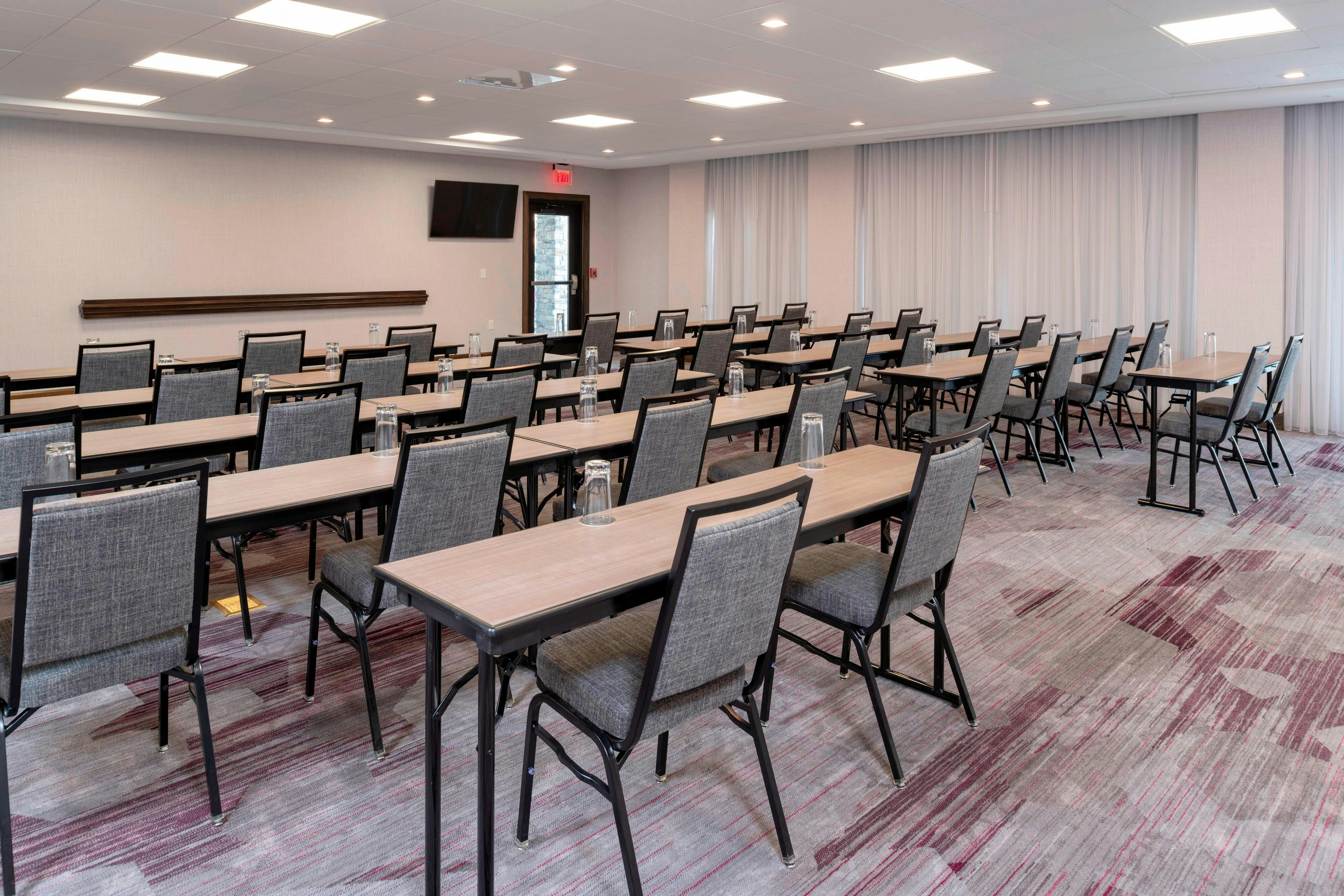 Courtyard by Marriott Cleveland Elyria 13/18
