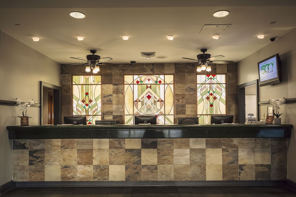 Casino Queen Hotel 6/50