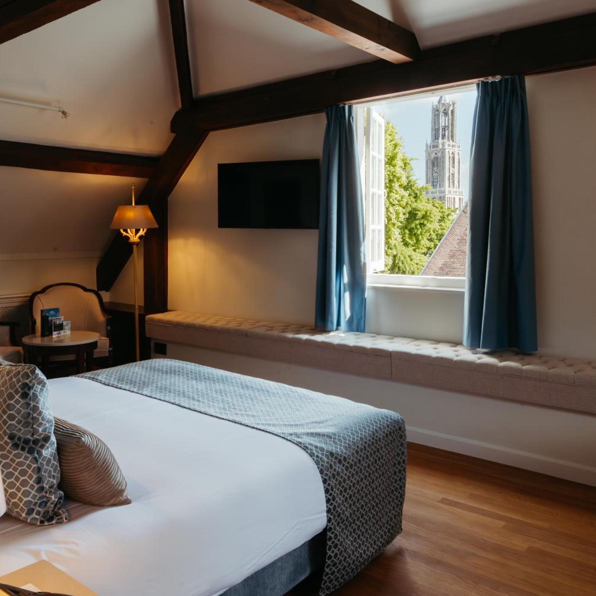 Cozy, Empire, Wooden, Double Bed
