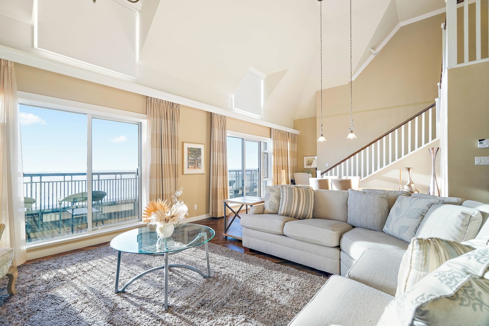 Oak Bay Beach Hotel 45/65