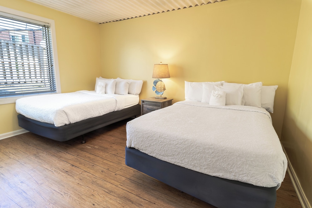 2 Bedrooms, Villa, 2 Queen and Twin Beds, Resort View