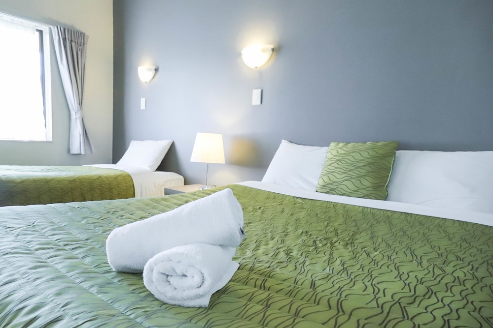 Airport Manor Inn 28/66
