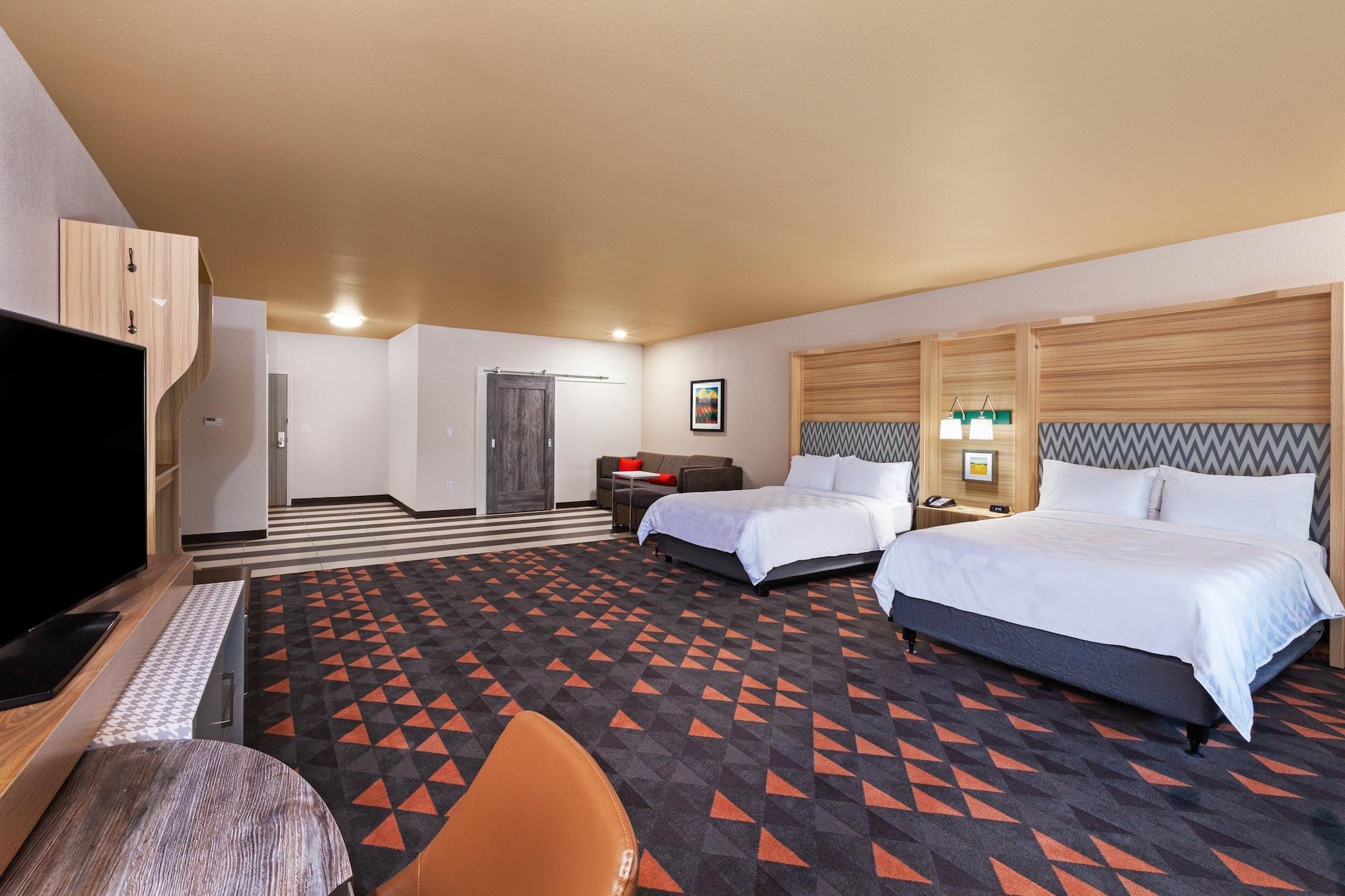 suite, multiple beds