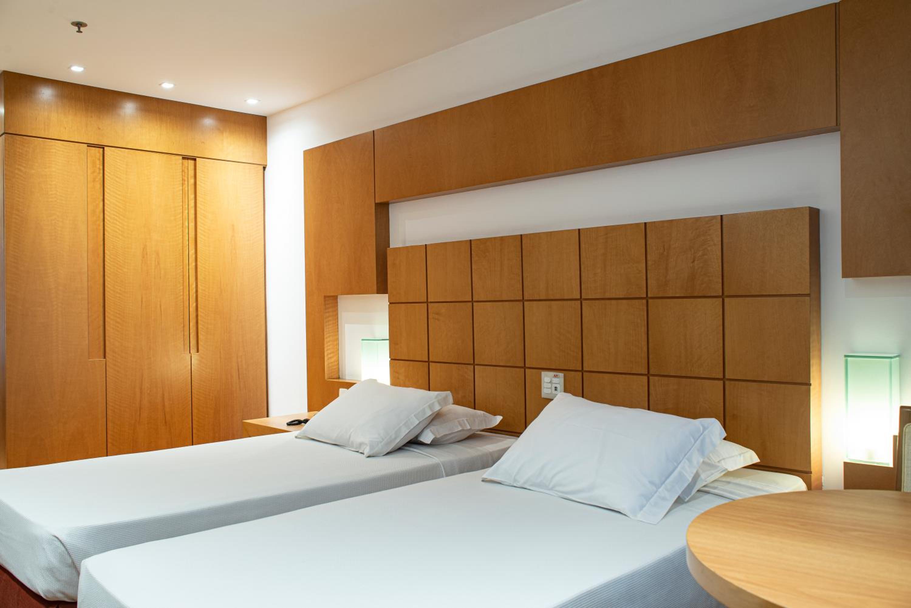 Deluxe, Queen Bed