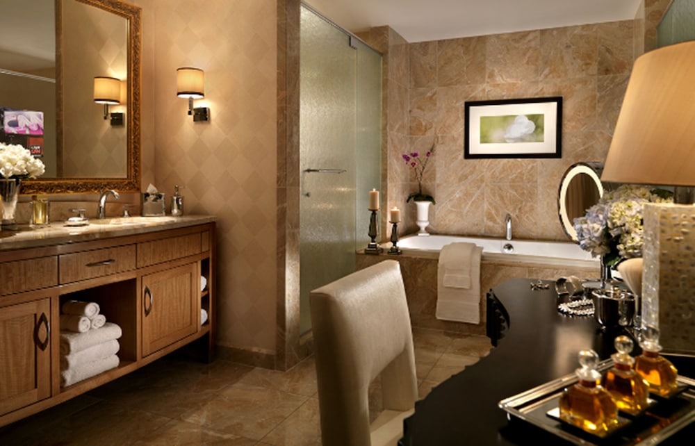 Trump International Hotel Las Vegas 13/83