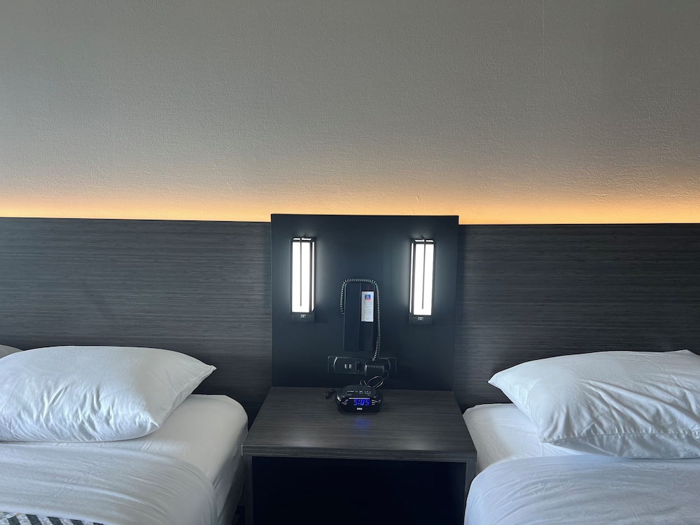 STANDARD, 2 DOUBLE BEDS, KITCHENETTE