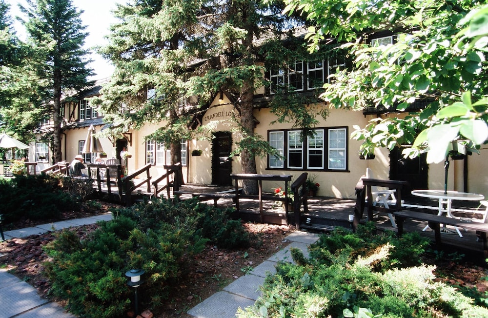 Crandell Mountain Lodge 56/66