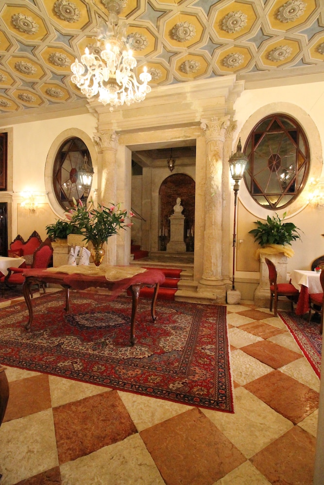 Hotel Palazzo Abadessa 7/50