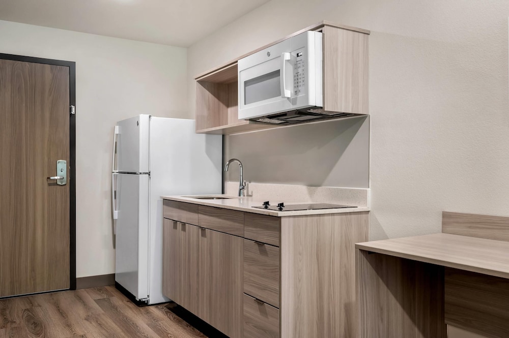 WoodSpring Suites Baton Rouge Airport 65/65