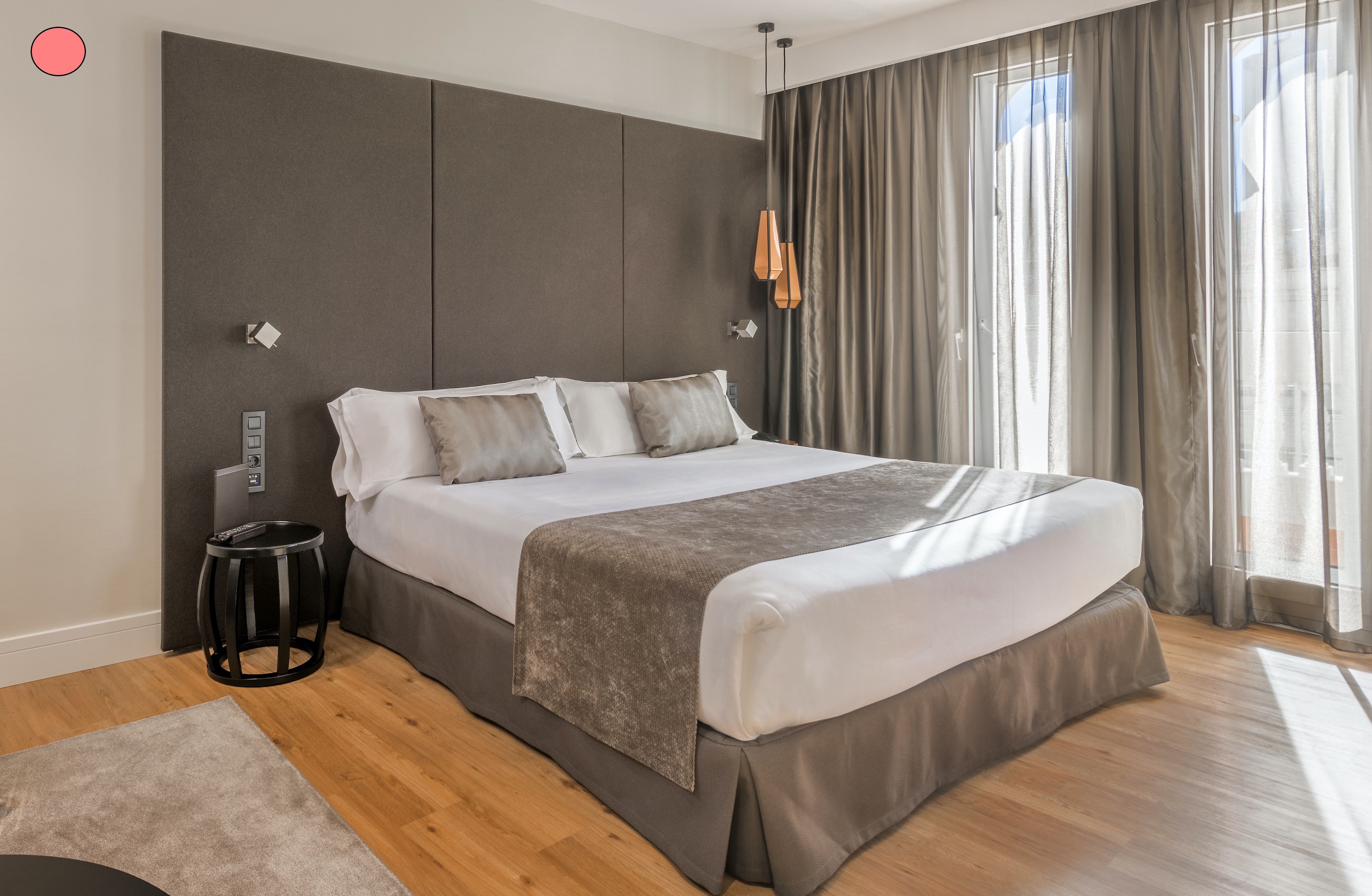 ROOM, DOUBLE BED