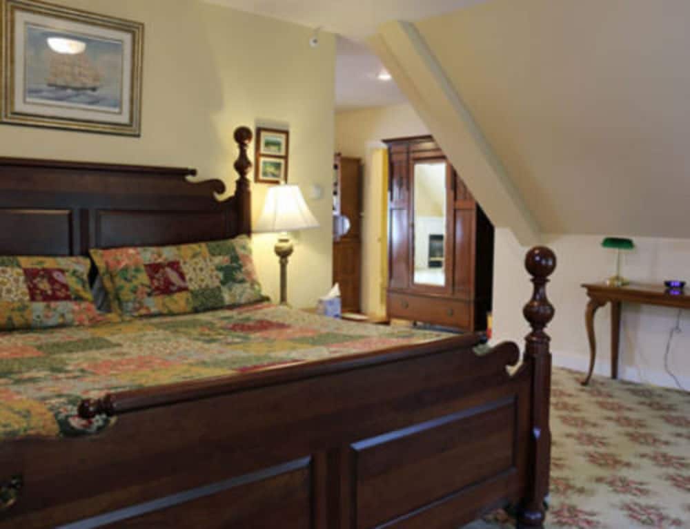 Kearsarge Inn 28/48