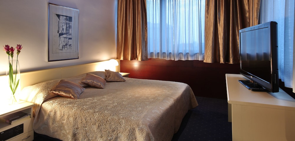 Hotel Slavija Garni(formerly Slavija Lux/Slavija III) 14/45