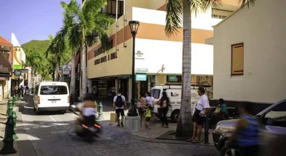 Horizon View Beach Hotel 31/46