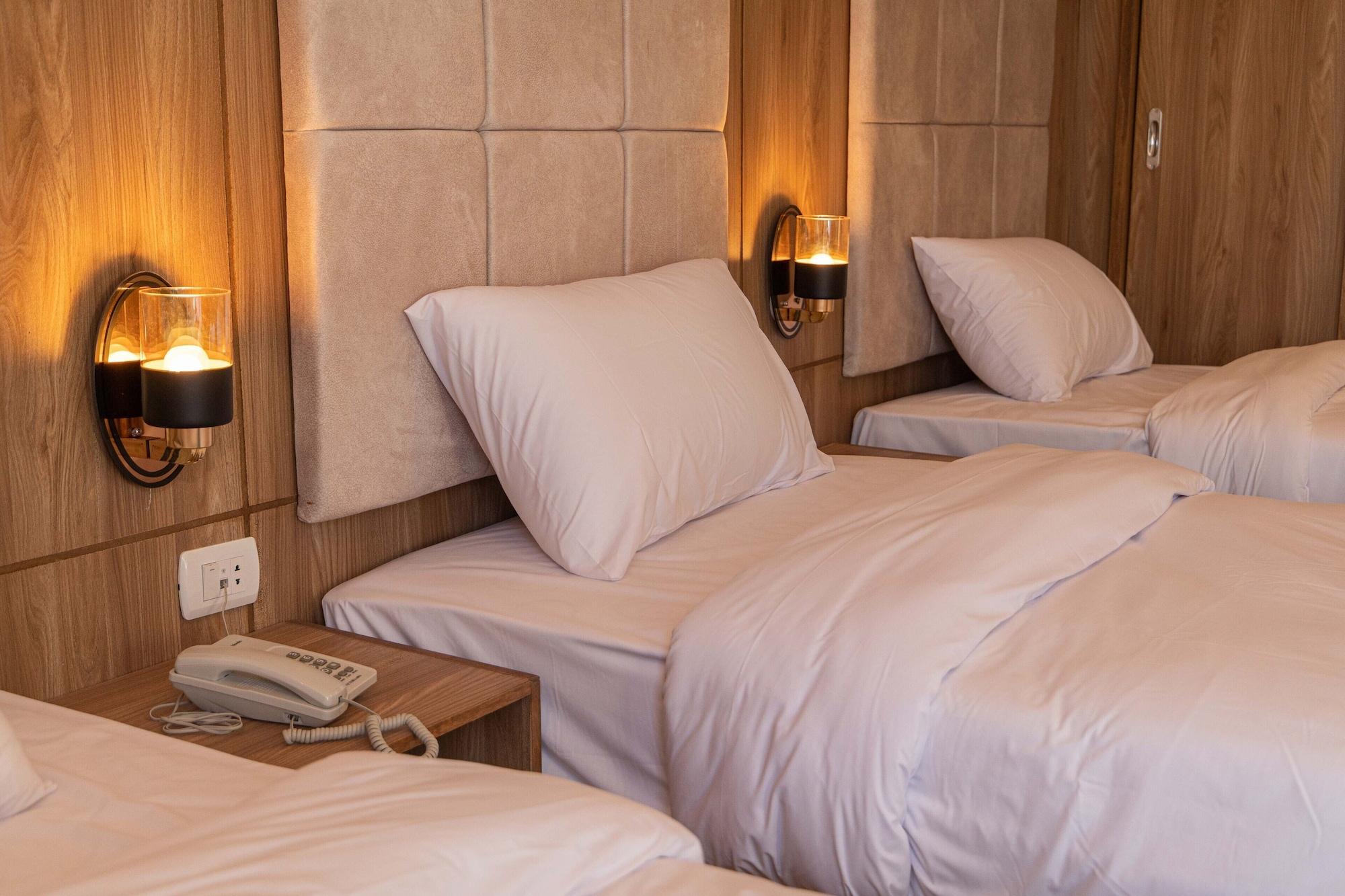 غرفة بسرير مزدوج بإطلالة على الحديقة، Nine Pyramids View Hotel 5/8