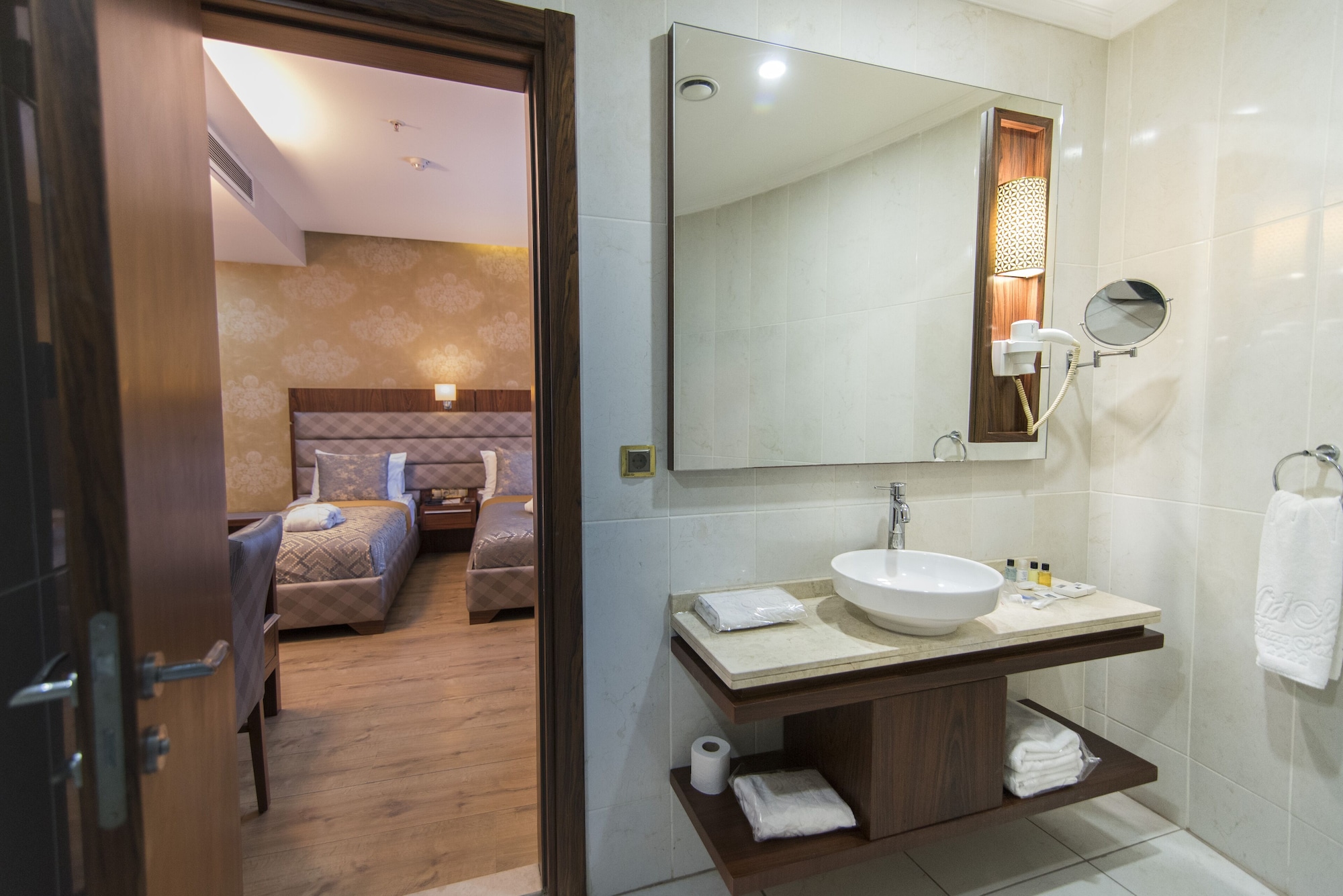 TRIPLE ROOM