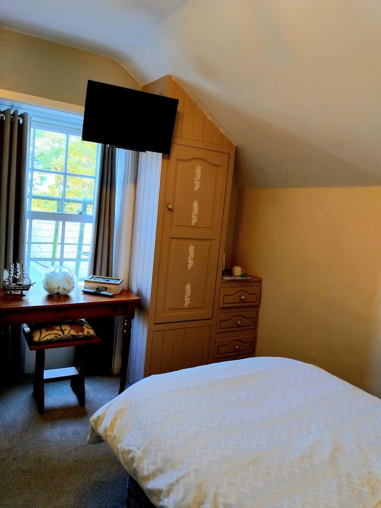Room, Single, Single Bed, Shared Bathroom, The Countryman Hotel - B&B 2/9