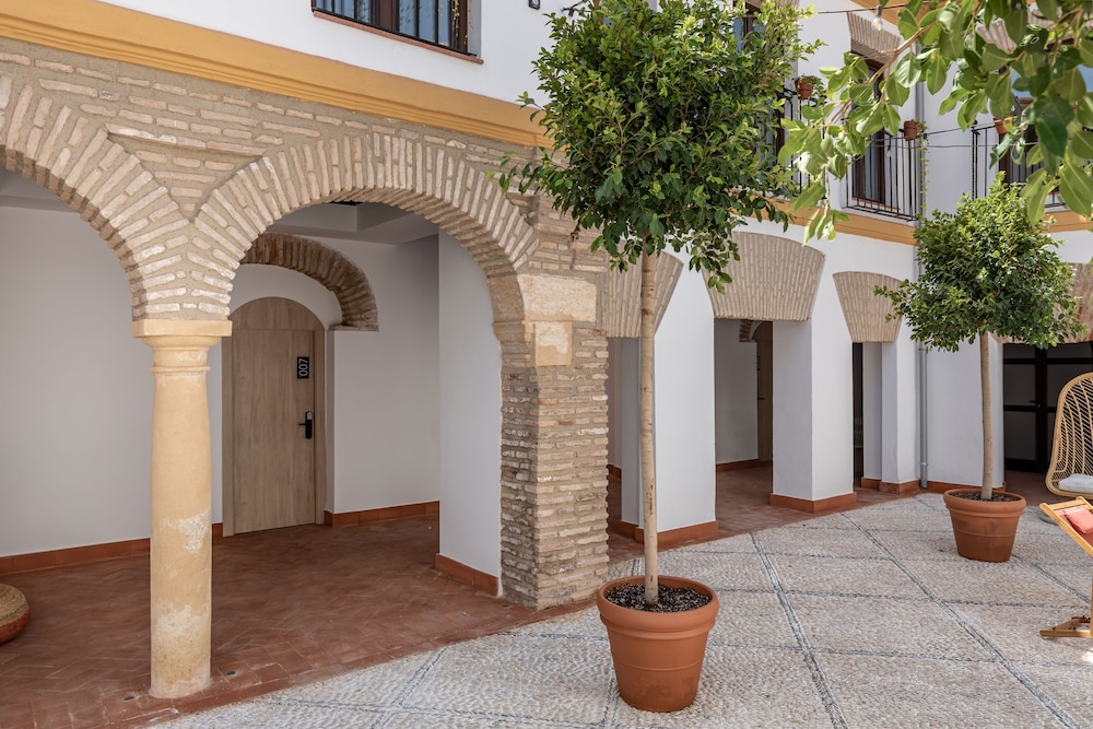 Libere Cordoba Patio Santa Marta 37/45
