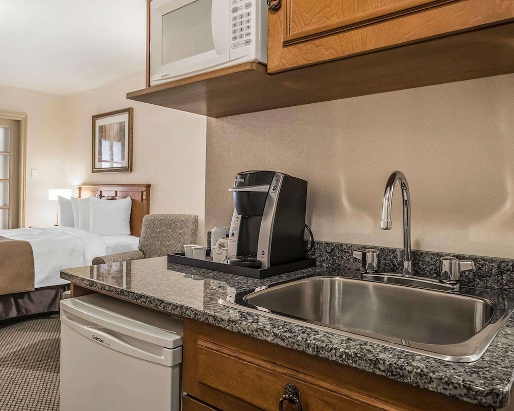 Quality Suites Drummondville 40/43