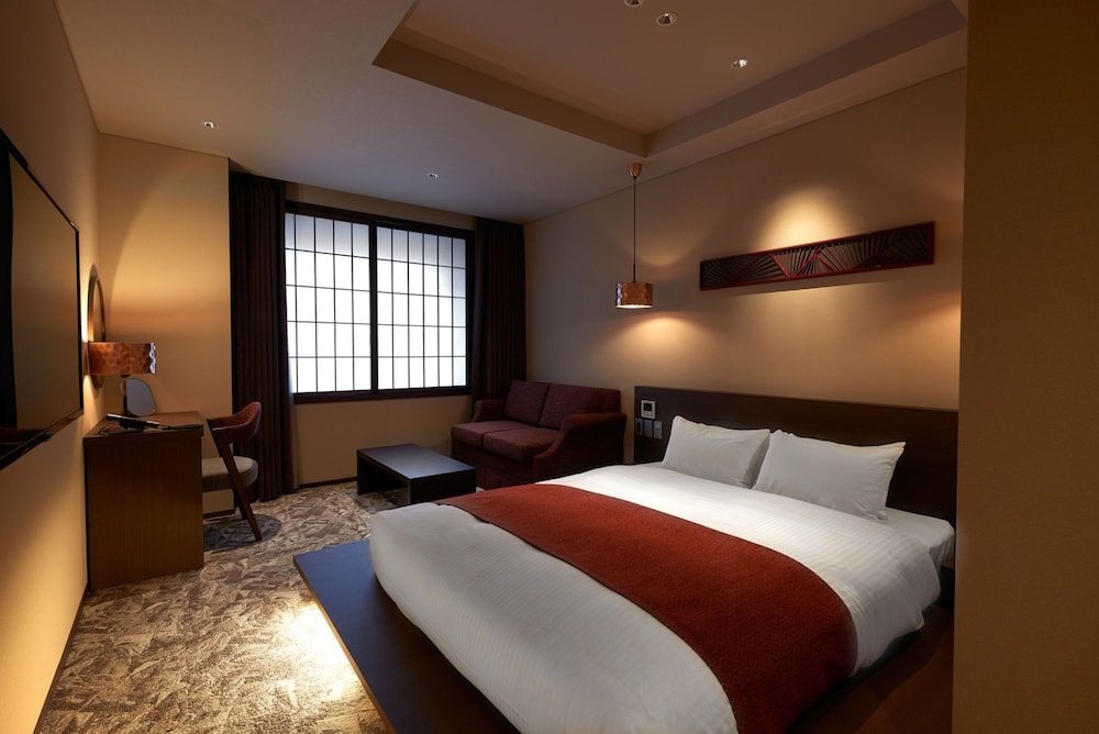 COMFORT, TWIN BEDS, QUEEN BED, SOFA