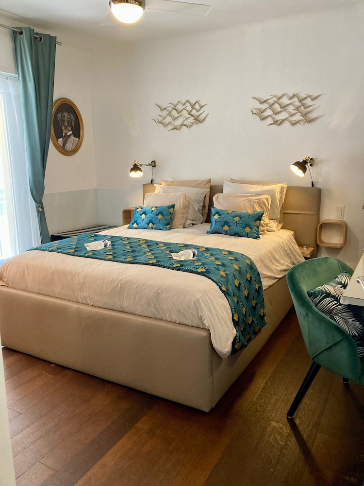 Cannes City B&B 10/37