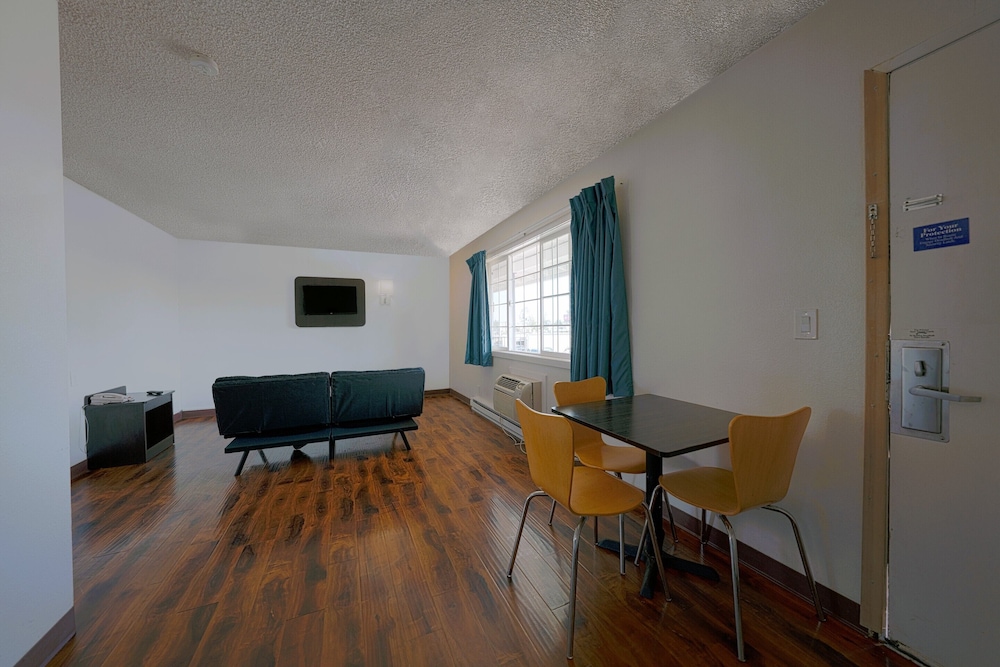 Travelodge Inn & Suites by Wyndham Saint Helens OR 17/37