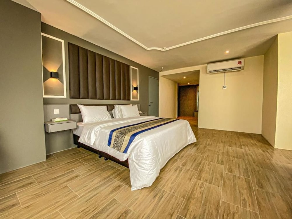 MUAR TRADERS HOTEL 10/26