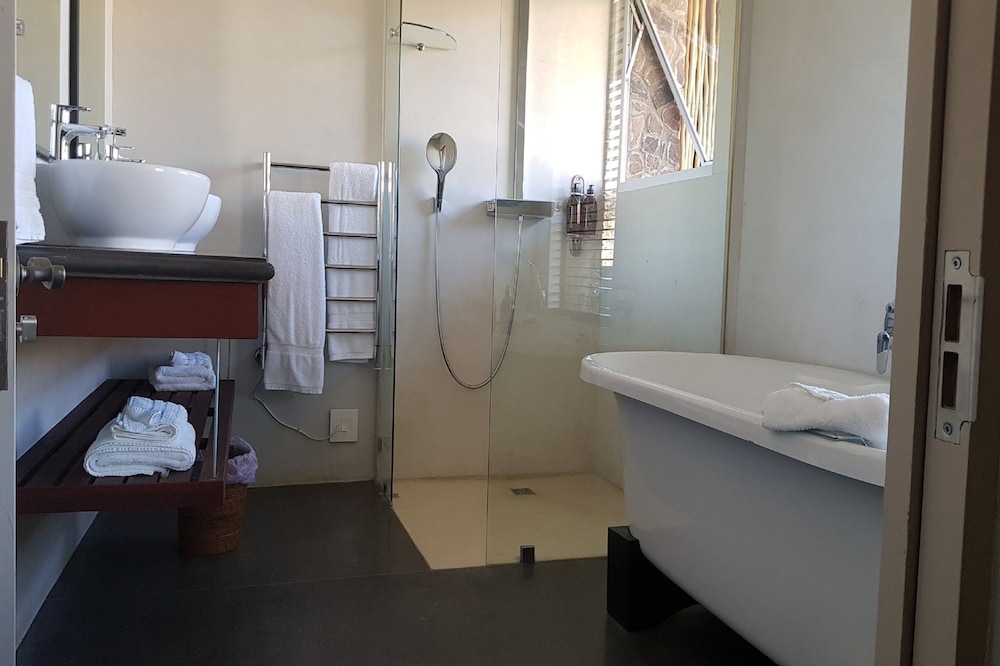 Tutwa Desert Lodge 50/50