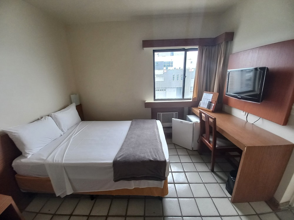 Standard, Queen Bed
