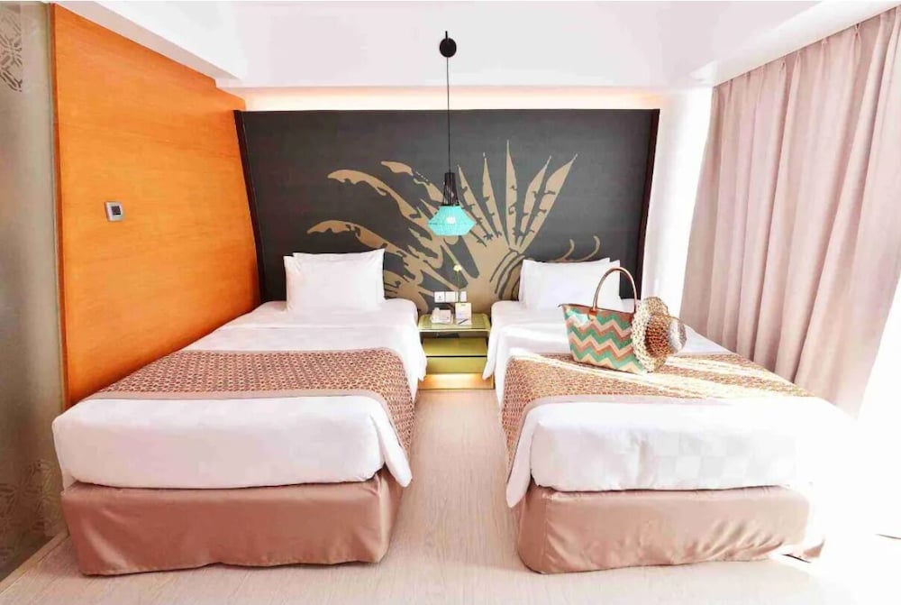 DELUXE, TWIN BEDS