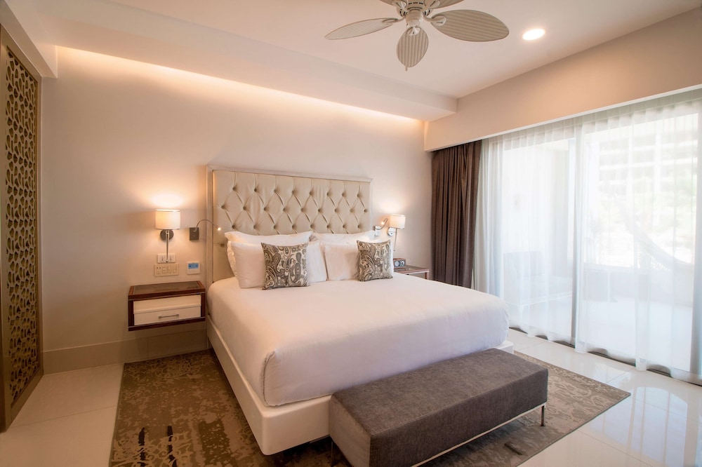 1 BEDROOM, SUITE, KING BED