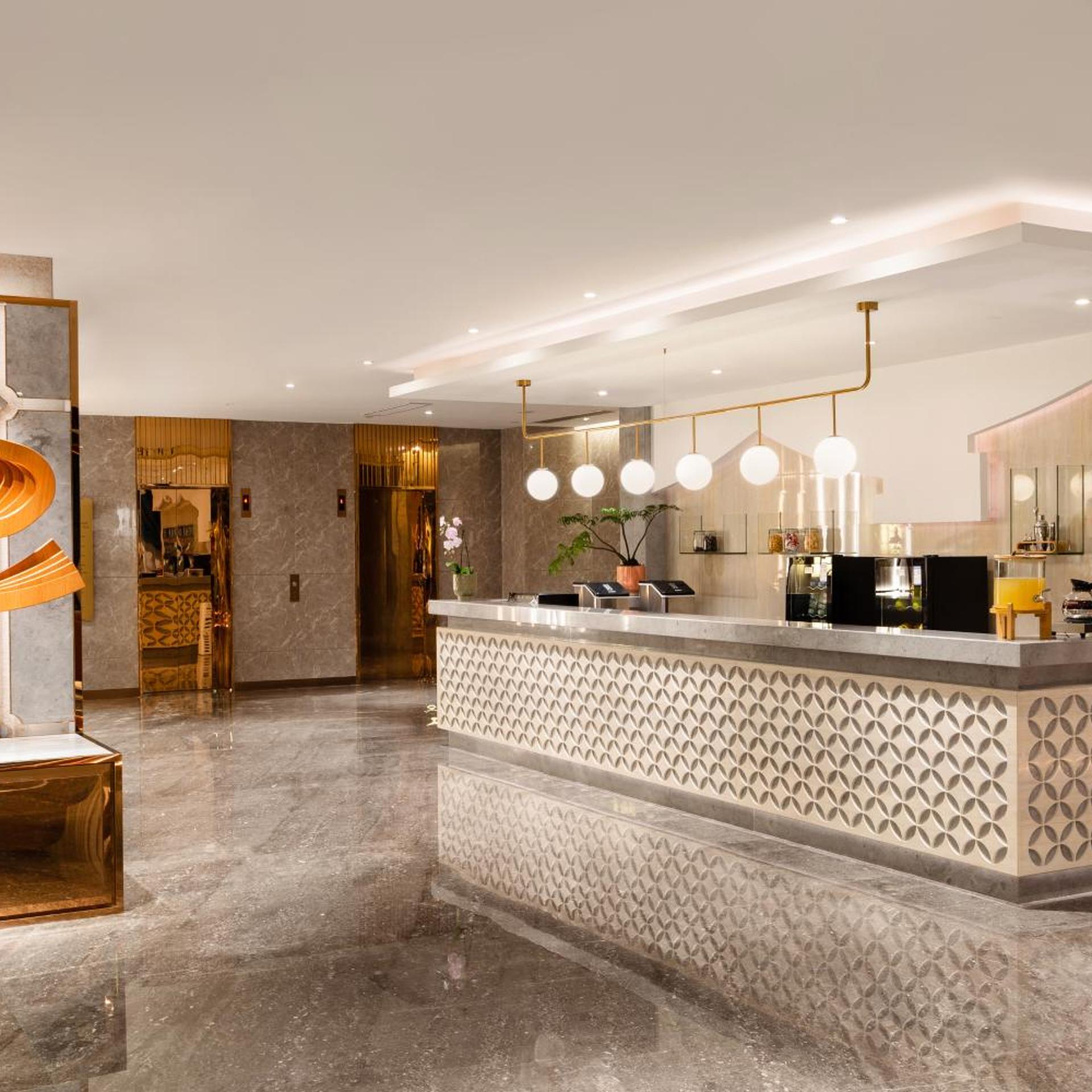 MEHOOD LESTIE HOTEL 8/53