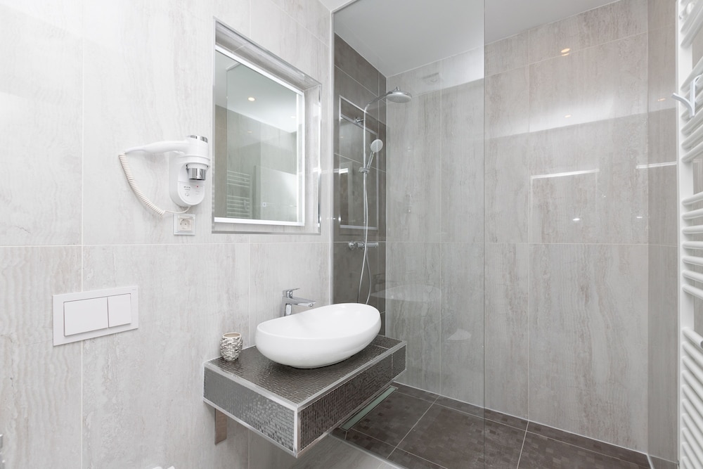 Tesla Boutique Apartments & Rooms 44/50