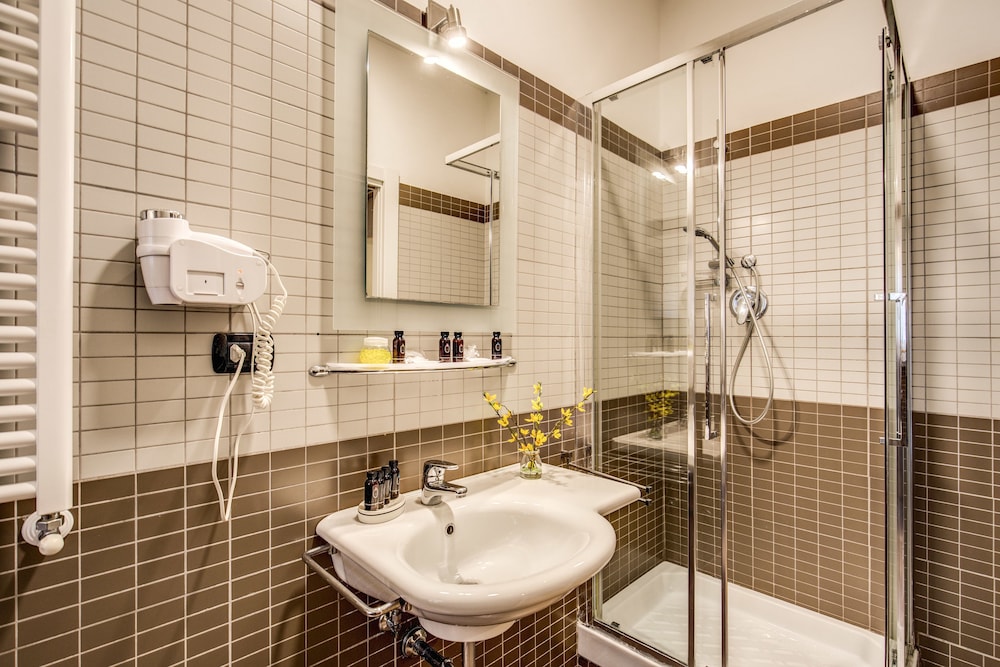 Gravina Suite Frattina 50/53