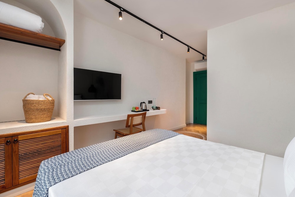Azuu Boutique Hotel 68/76